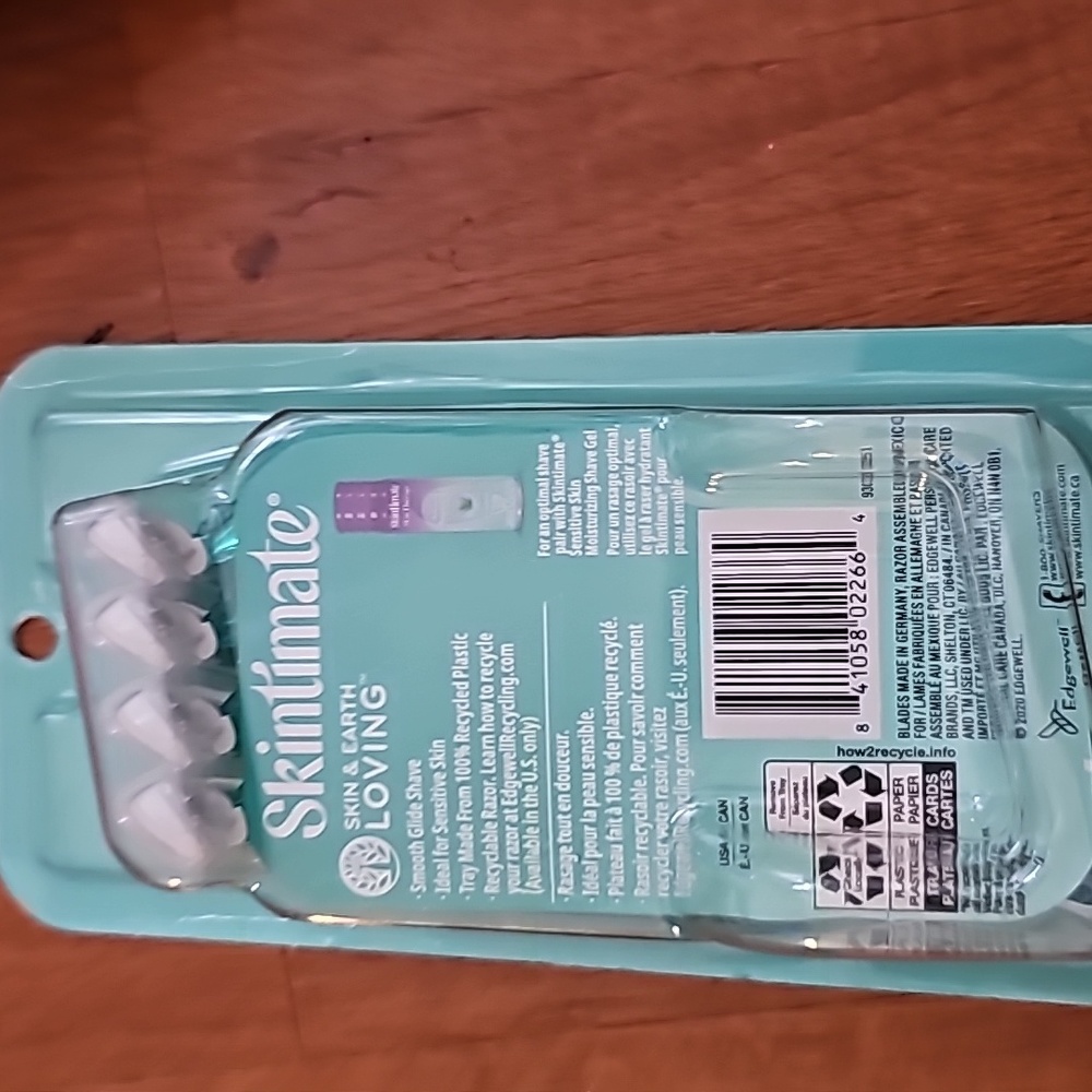 Skintimate Razor & Shave Cream Bundle Deal - Picture 3 of 6